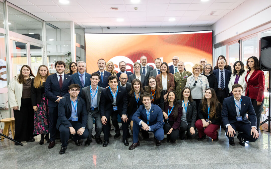 Casi un centenar de empresas buscan talento joven en la ETSIT-UPM